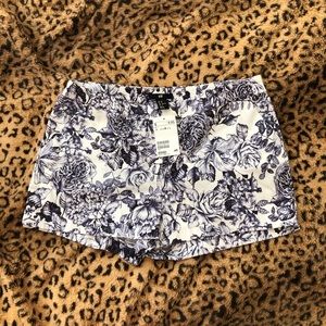H&M blue and white floral shorts NWT